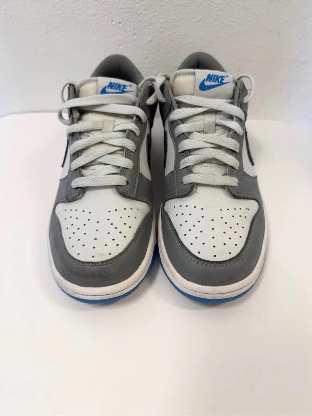 Nike Kids Low Top Sneakers - Gray White Black with Blue Sole